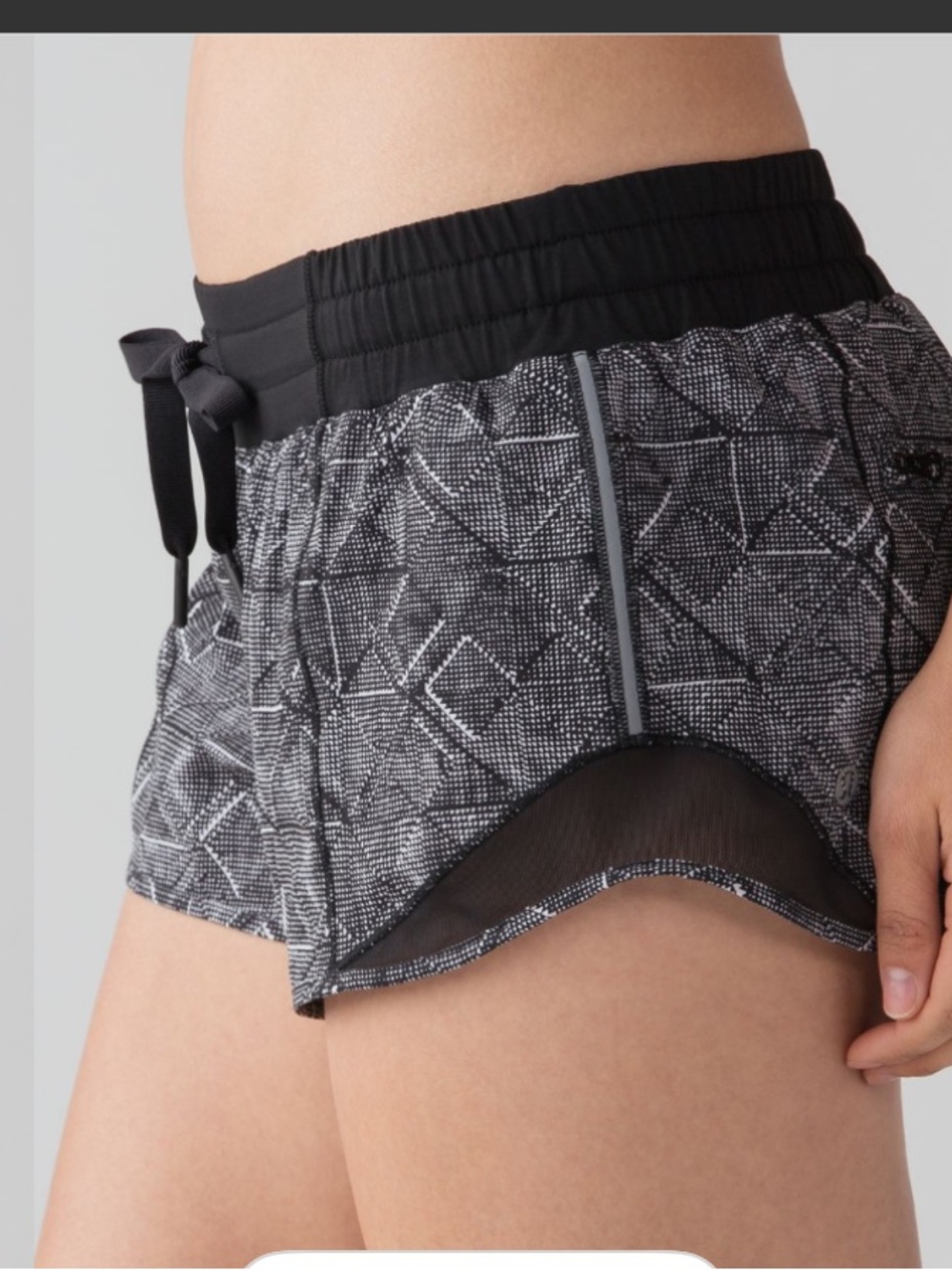 Lululemon hotty hot shorts size 6 2.5” inseam running track beach summer